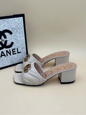 🚩steal Gucci White Quilted Leather Block Heel Mules with Gold GG